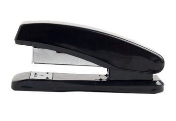Степлер пластиковий Buromax JOBMAX 15 аркушів 110х30х48 мм скоби №24,6 чорний (BM.4213-01) BM.4213-01 фото